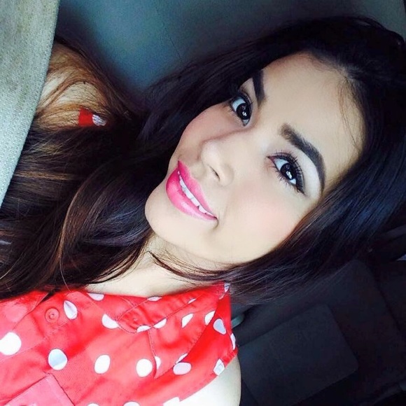 Profile Picture of Julissa Robles (@juliie095) on Poshmark