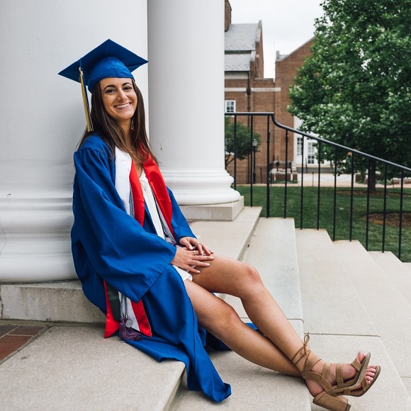 Profile Picture of Gina Dellostritto (@gdello5) on Poshmark