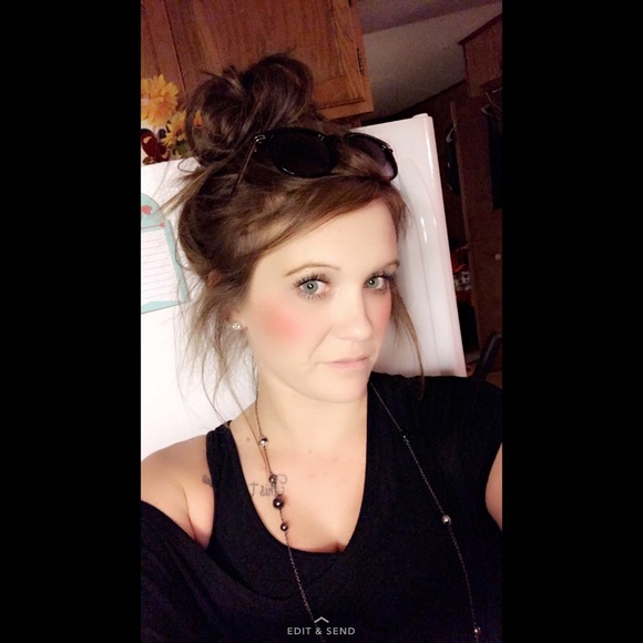 Profile Picture of Amy Riddle (@amyriddle86) on Poshmark