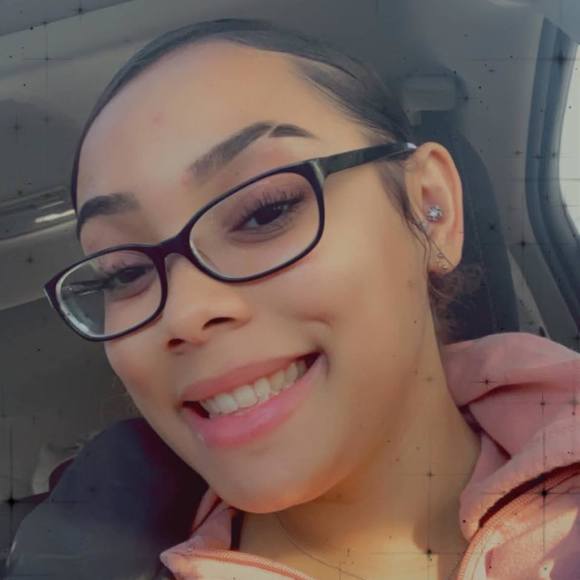 Profile Picture of Emely Cabrera (@emely5420) on Poshmark