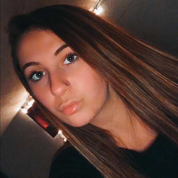 Profile Picture of Kyra Chesebro (@kyrachesebro) on Poshmark