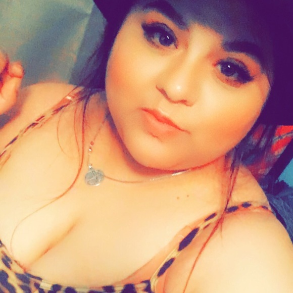 Profile Picture of Laura Chavera (@lmarfileno) on Poshmark