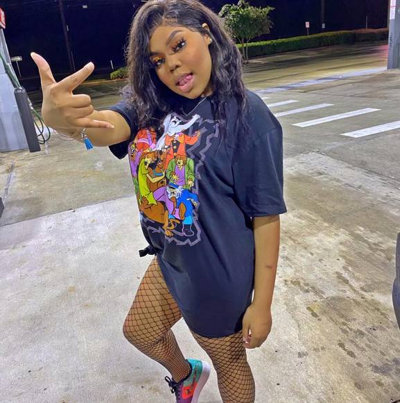 Profile Picture of Lex Blasè (@laylay339) on Poshmark