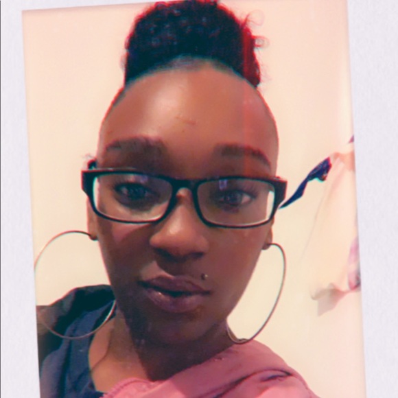 Profile Picture of Tayanna Avrette (@taytay_cakes21) on Poshmark