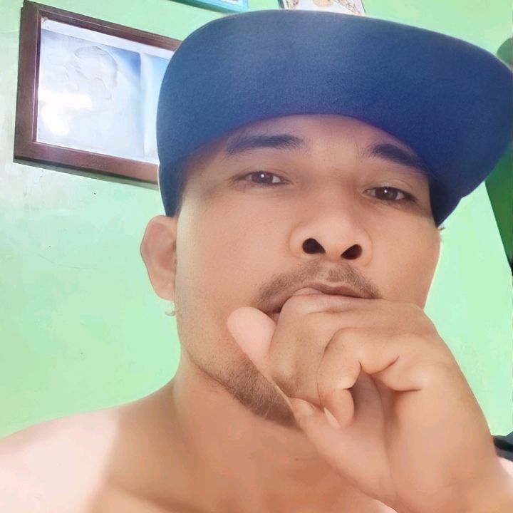 Profile Picture of Ronald bernat (@ronbern) on Tiktok