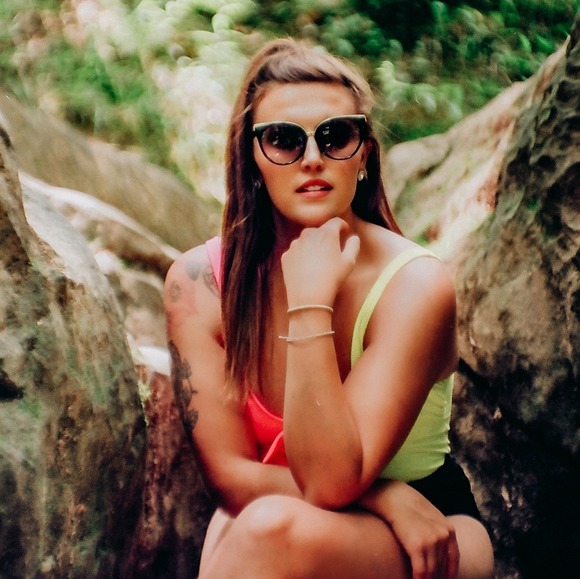 Sarah Sansom - Poshmark Profile Picture of Sarah Sansom (@sarahsansom2) on Poshmark