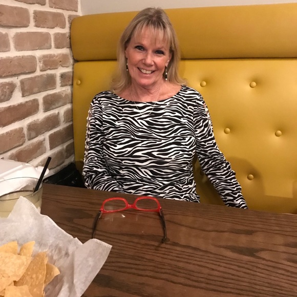 Profile Picture of Karen Narum (@kaykaymamma) on Poshmark