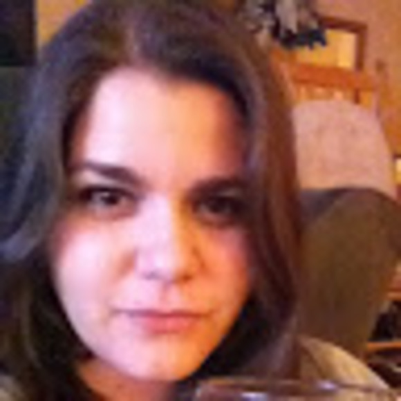 Profile Picture of Andrea Stengele (@astengele) on Poshmark