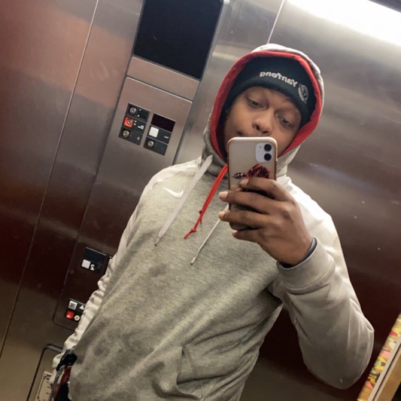 Profile Picture of Darrin Thomason (@darrinthomason) on Poshmark
