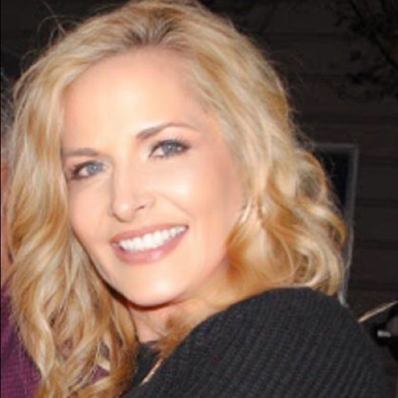 Profile Picture of Darla Day (@darladay363) on Poshmark