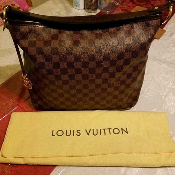 Profile Picture of Lalaine Hizon (@lagirl922) on Poshmark