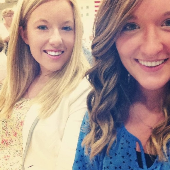 Profile Picture of Amanda Murdoch (@ajmurdoc) on Poshmark