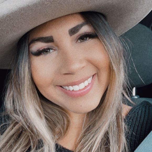 Profile Picture of Jade Silva (@lacybt) on Poshmark