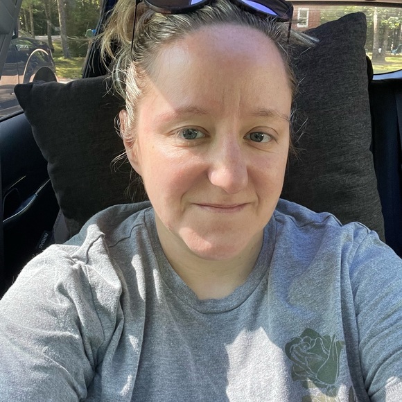 Jen Mccarthy - Poshmark Profile Picture of Jen Mccarthy (@lilgil2483) on Poshmark