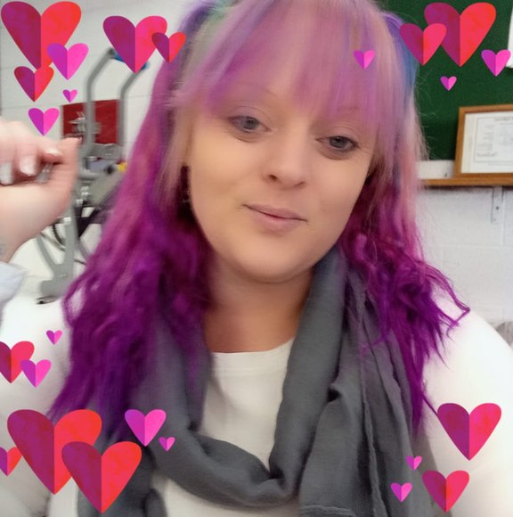 Profile Picture of Amanda Sims (@amandasims365) on Poshmark