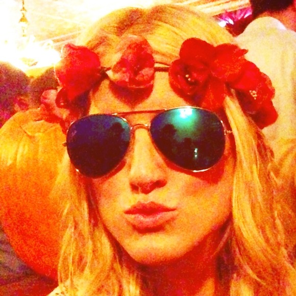 Profile Picture of Caitlin Armstrong (@caytay) on Poshmark