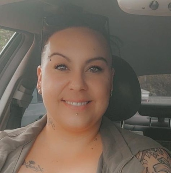 Profile Picture of Stephanie Vallée (@stephanieval513) on Poshmark