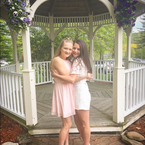 Profile Picture of Emma Sindoni (@emmasindoni) on Poshmark