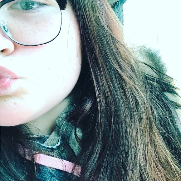 Profile Picture of Brianna Stiles (@brileighstiles) on Poshmark