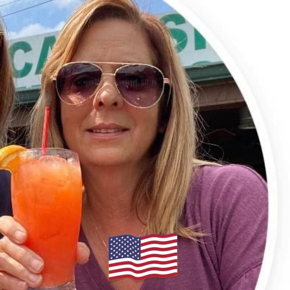 Profile Picture of Lissa Zajac (@lissazajac01) on Poshmark