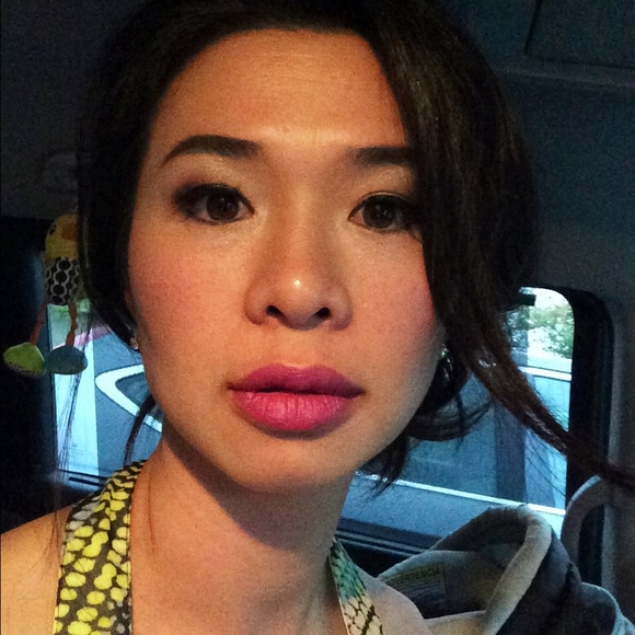 Profile Picture of Dawn Huynh (@doannhi) on Poshmark