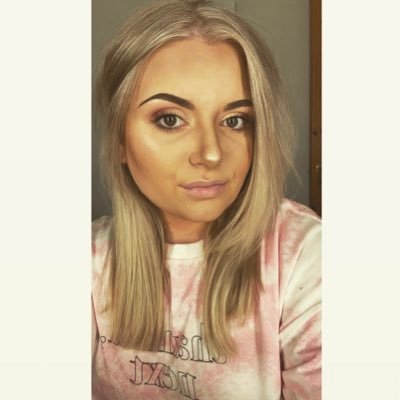 Profile Picture of Lara Elizabeth (@LaraElizabethB_) on Twitter