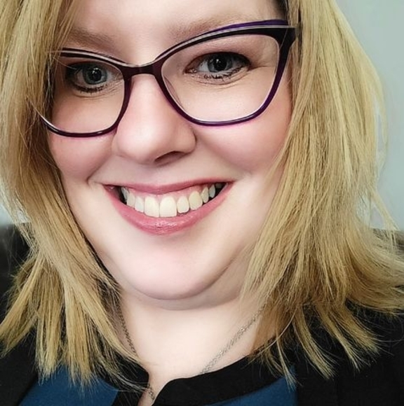 Profile Picture of Tina Andersen (@tinaandersen809) on Poshmark