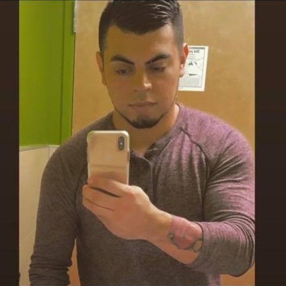 Profile Picture of Hugo Ortiz (@hugoortiz925) on Poshmark