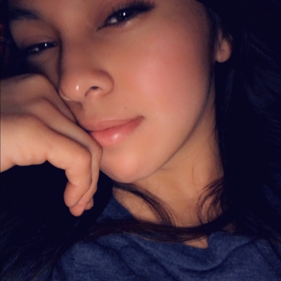 Profile Picture of Mariela Barrientos (@marielabarri620) on Poshmark