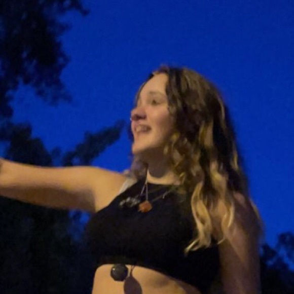 Marlie Brassert - Poshmark Profile Picture of Marlie Brassert (@marlie_brassert) on Poshmark