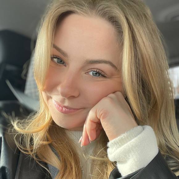 Profile Picture of Jessica Gilmour (@jessgills) on Poshmark