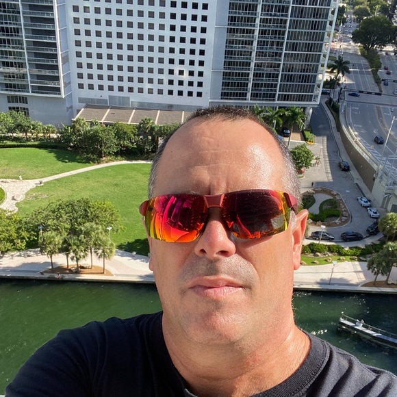 Profile Picture of Luis mauro Roque (@mauroroque1974) on Poshmark