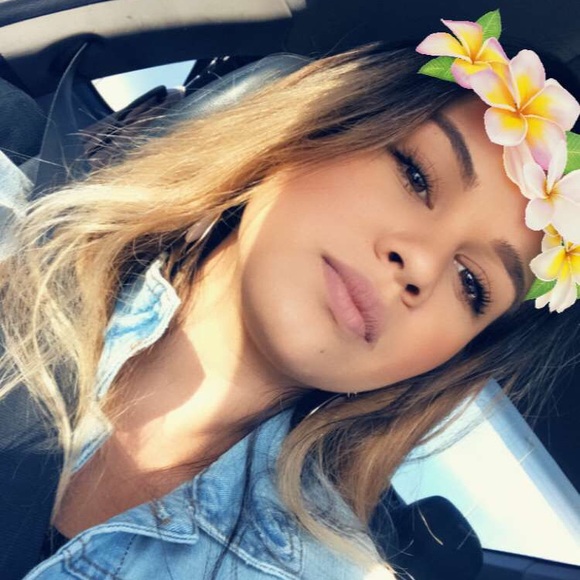 Profile Picture of Mariah Corpus (@miyapiyaa) on Poshmark