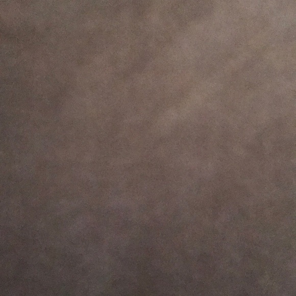 Profile Picture of Lisa Layton (@llayton4) on Poshmark
