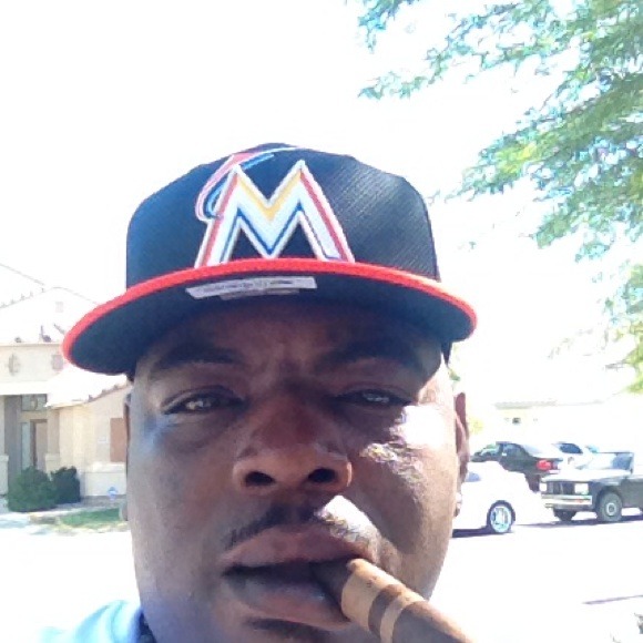 Profile Picture of Dee Andrews (@mrandrews) on Poshmark