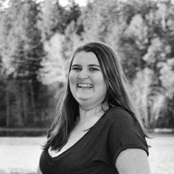 Profile Picture of Erica Schaefer (@ericaschaefer01) on Poshmark