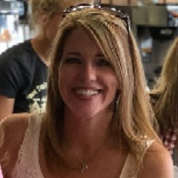 Profile Picture of Jeri Freeman (@jerif77) on Poshmark