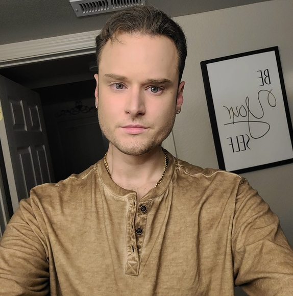 Profile Picture of Devin Day (@devinday71491) on Poshmark