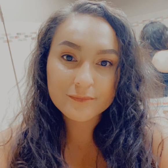 Profile Picture of Cyndy Mendivel (@cyndymendivel) on Poshmark