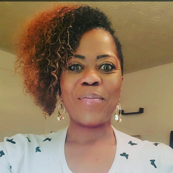 Profile Picture of Tara Gordon-holmes (@tngordon1974) on Poshmark