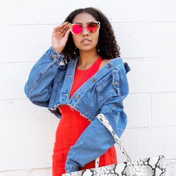 Profile Picture of Aleece Noble (@aleecen) on Poshmark