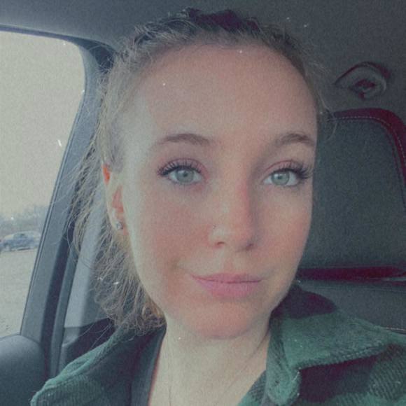 Madeline Lapeer - Poshmark Profile Picture of Madeline Lapeer (@kahoifaline) on Poshmark