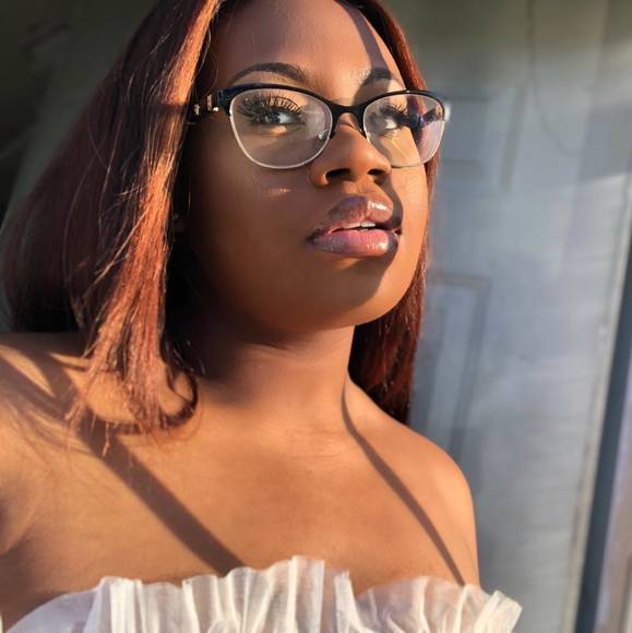 Profile Picture of Richelle Irish (@richelle1011) on Poshmark