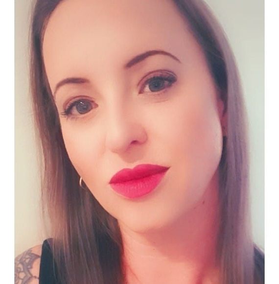 Profile Picture of Lisa Feberwee (@lisafeberwee) on Poshmark