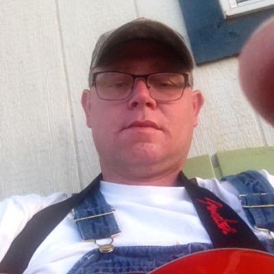 Profile Picture of Chris Pontius (@tbear74873) on Twitter