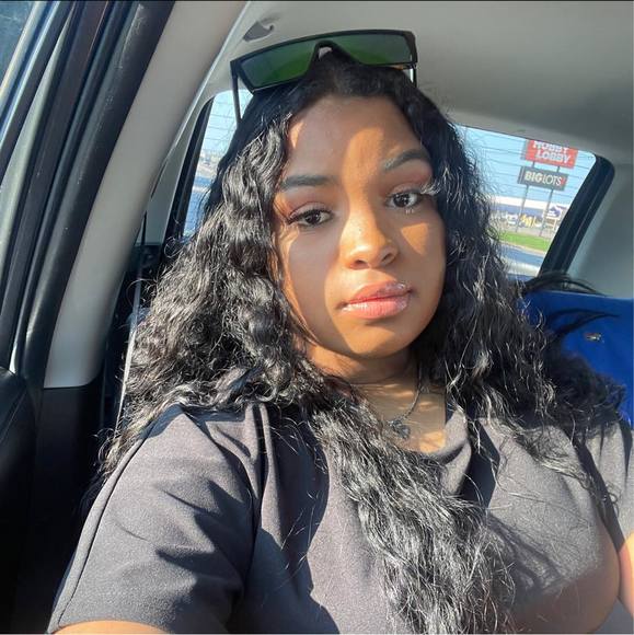 Profile Picture of Alexis James (@alexisjames993) on Poshmark