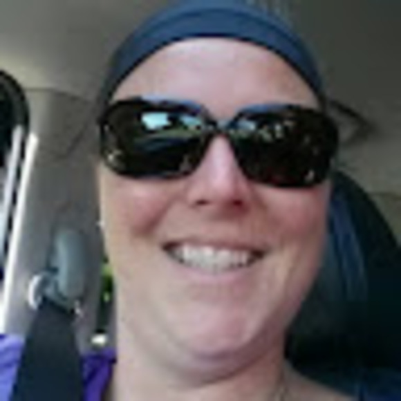 Profile Picture of Melissa Larsen (@melisslars77) on Poshmark