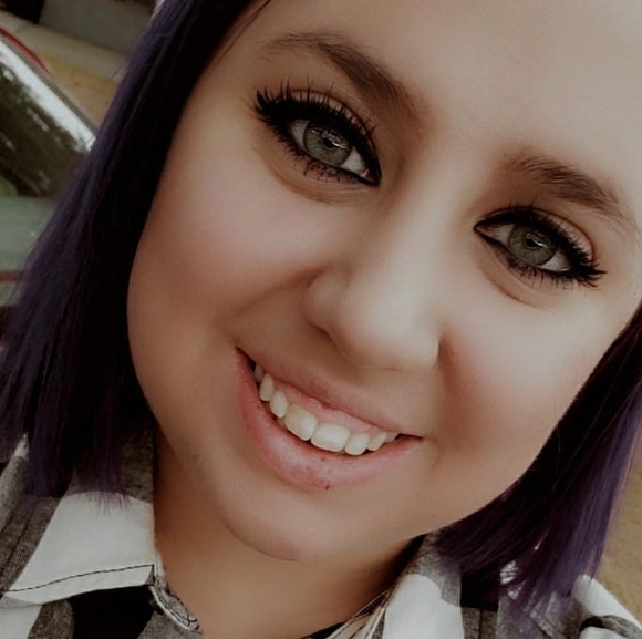 Profile Picture of Taylor Giles (@taylorgiles998) on Poshmark