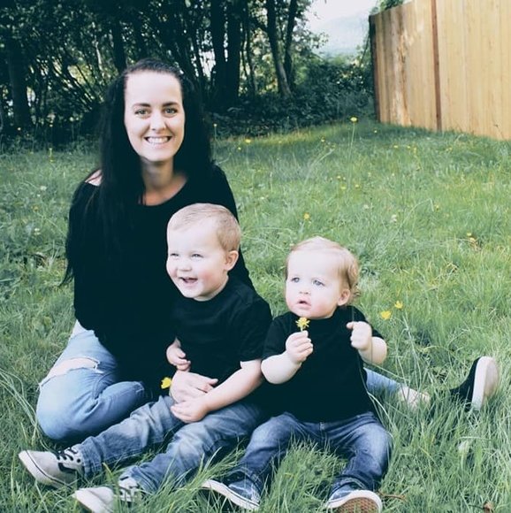 Profile Picture of Lyndsey Seratte (@lyndseyseratte) on Poshmark