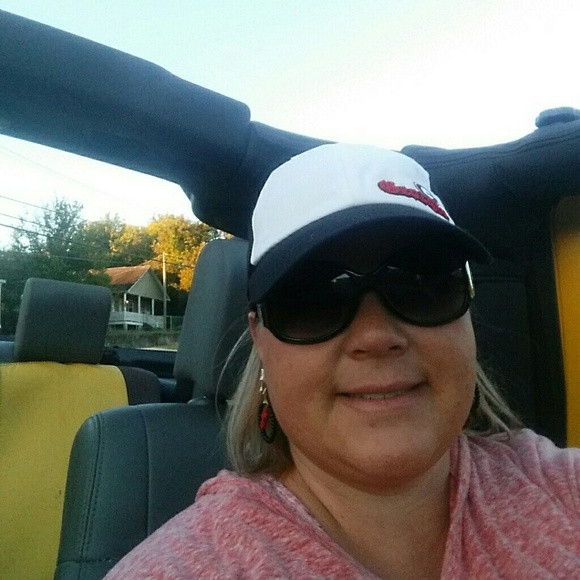 Profile Picture of Dixie Johnson (@dixiechic0114) on Poshmark